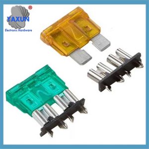 Standard blade fuse holder suitable for PCB mounting